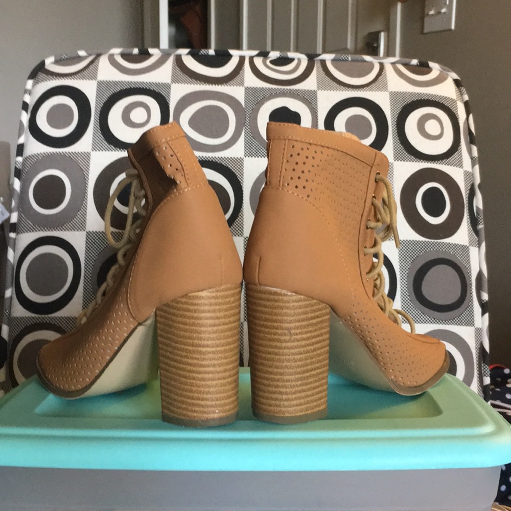 Open toe Heels - Picture 3 of 3
